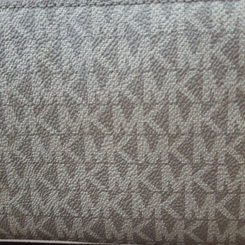 Michael Kors wristlet wallet - Picture 5 of 5